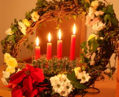 長久手キリスト教会のオンラインに燭火礼拝を装飾するキャンドル